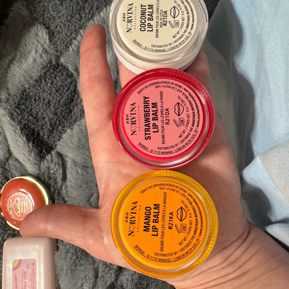 Assorted Makeup Bundle - Picture 6 of 6